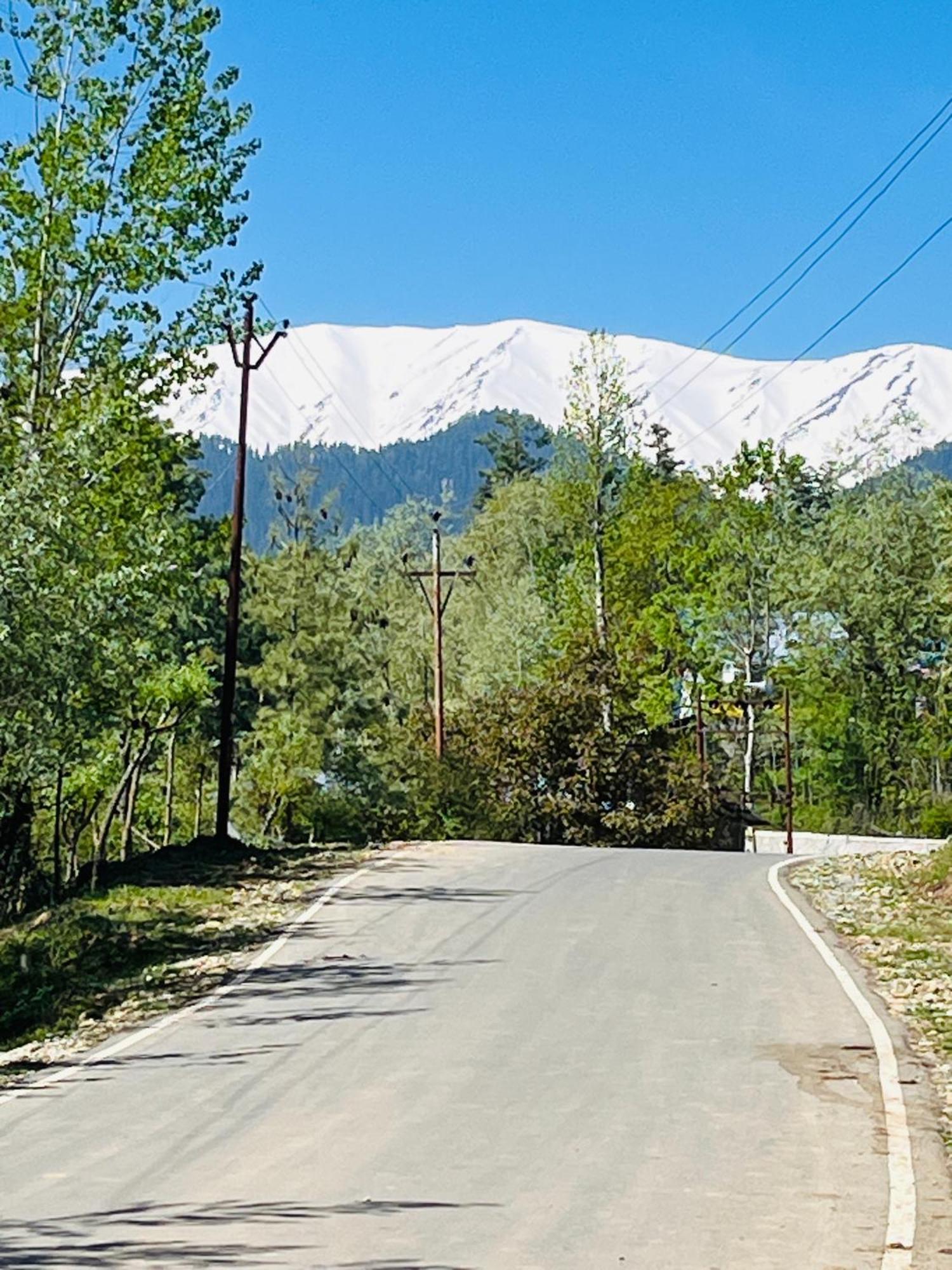 Sunset View Gulmarg Apartment Ngoại thất bức ảnh
